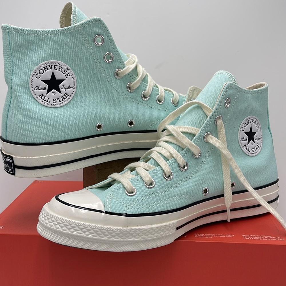 Converse Men’s A08614F
CHUCK 70 HI
POLAR BEAM/EGRET/BLACK Sneakers - Picture 9 of 16